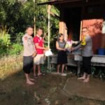 Polsek Rungan Salurkan Bantuan Sosial untuk Warga Terdampak Banjir di Desa Jangkit
