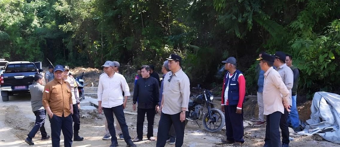 Safari Jum’at, Bupati Barito Utara Tinjau Pembangunan Jembatan Lahei dan Jalan di Malawaken