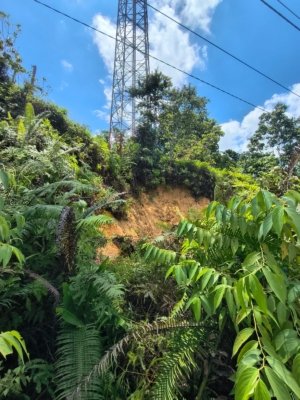 Pemkab Barut Tangani Cepat Potensi Longsor di Sekitar Tower Telekomunikasi Desa Sikui
