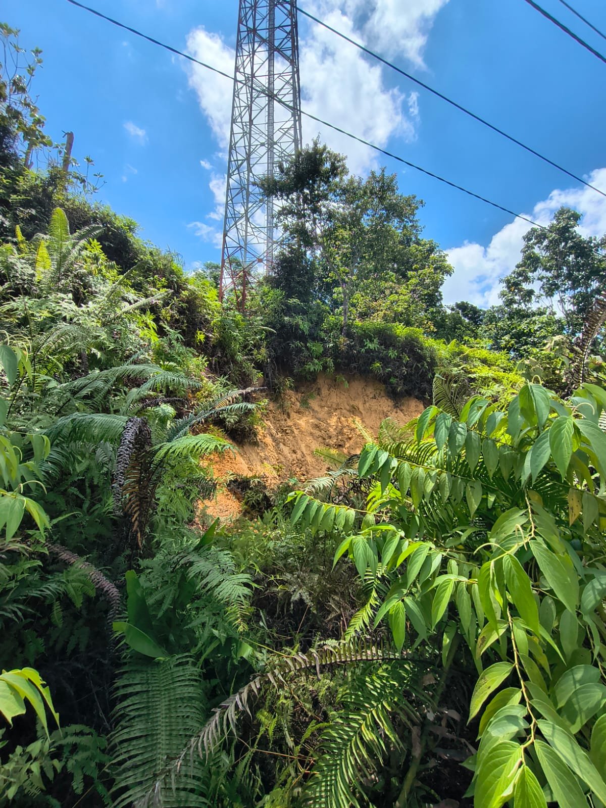 Pemkab Barut Tangani Cepat Potensi Longsor di Sekitar Tower Telekomunikasi Desa Sikui