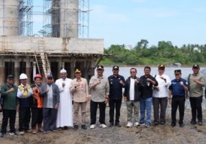 Pastikan Konektivitas dan Keselamatan Warga, Bupati Barito Utara Tinjau Dua Jembatan di Montallat