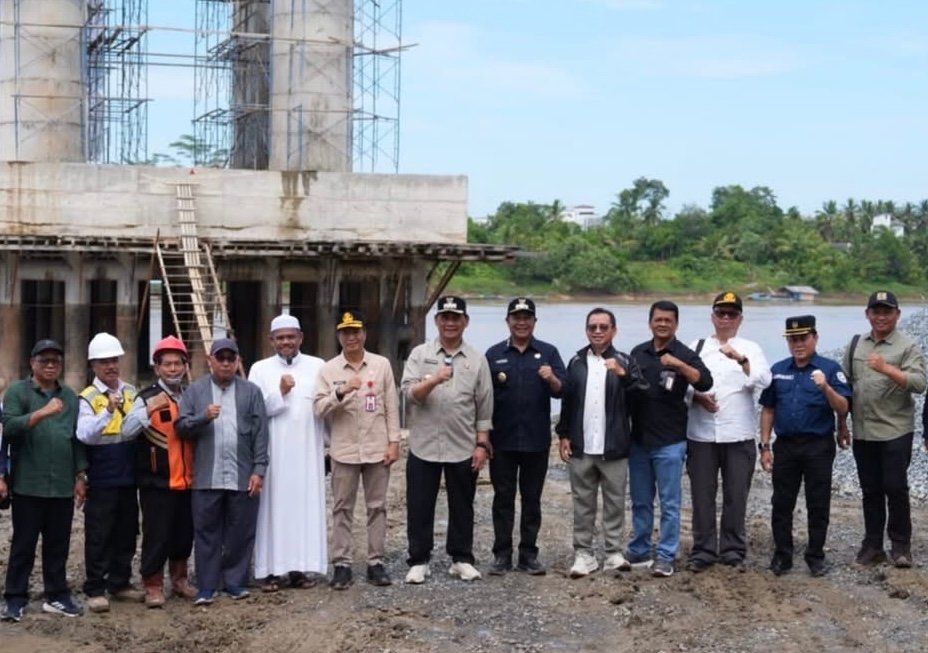 Pastikan Konektivitas dan Keselamatan Warga, Bupati Barito Utara Tinjau Dua Jembatan di Montallat
