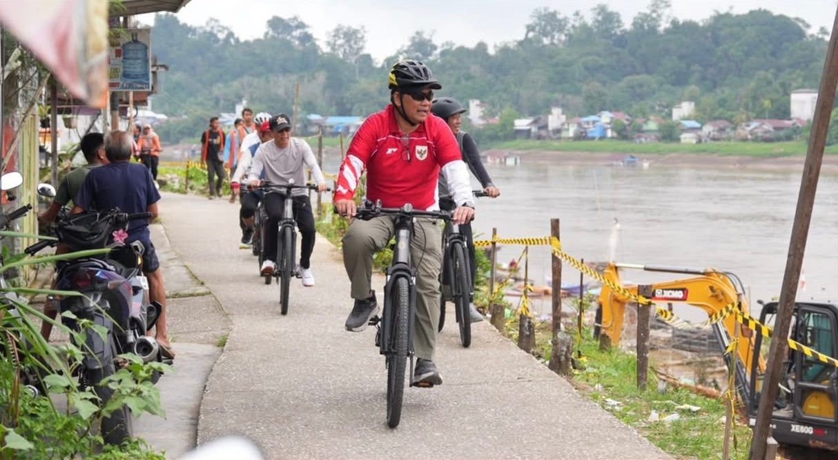 Bupati Shalahuddin Gowes Pagi Sambil Tinjau Kebersihan Kota dan Progres Siring WFC